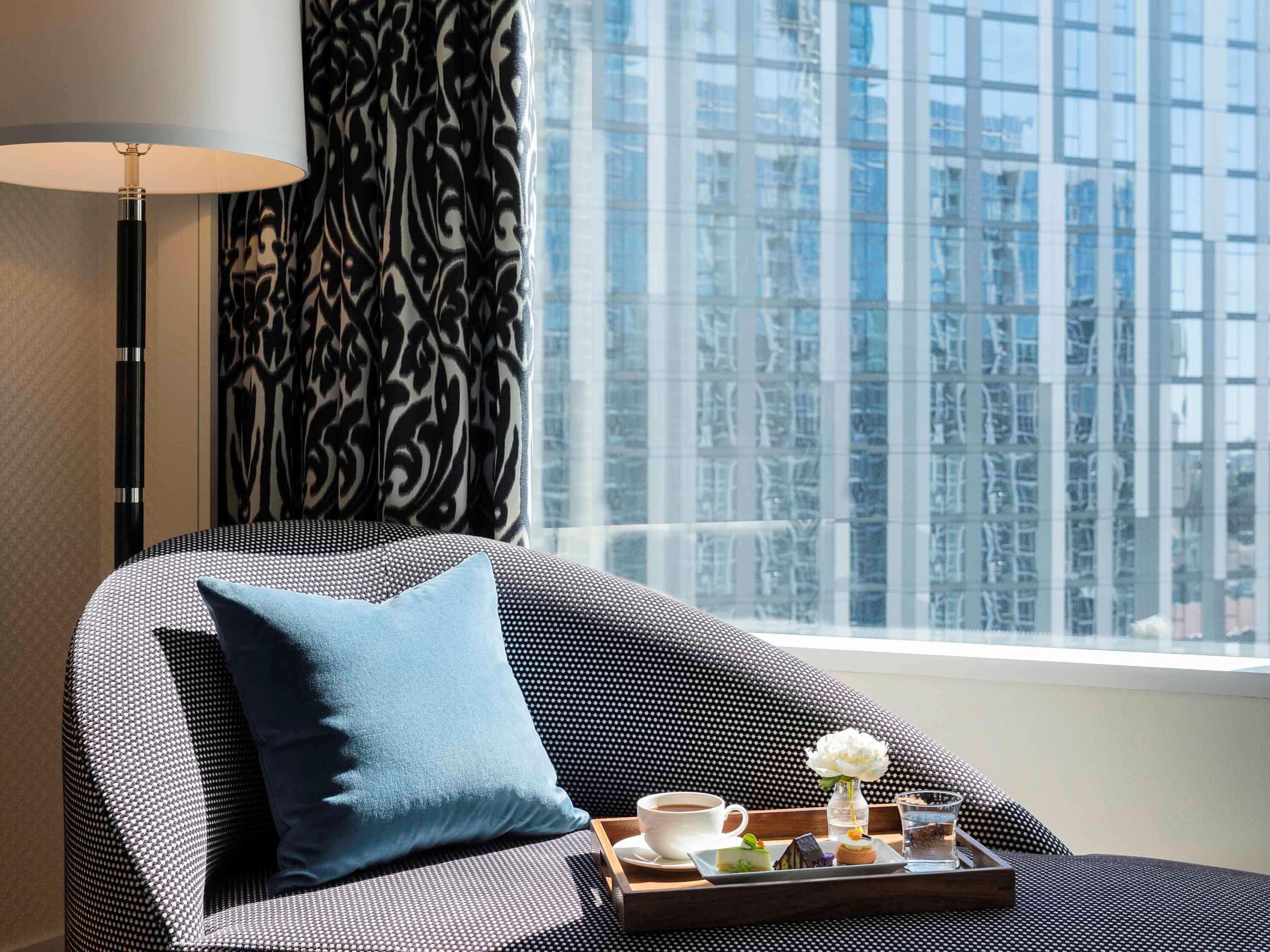 Sofitel Chicago Magnificent Mile Hotel Buitenkant foto A room at the hotel