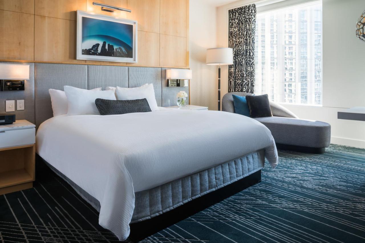 Sofitel Chicago Magnificent Mile Hotel Buitenkant foto A guest room at the Hilton San Francisco