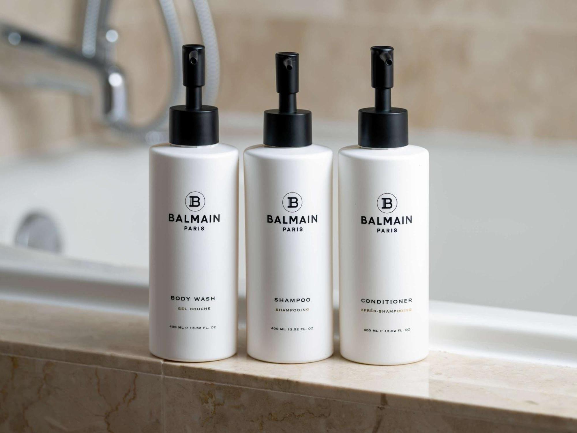 Sofitel Chicago Magnificent Mile Hotel Buitenkant foto Balmain Paris products