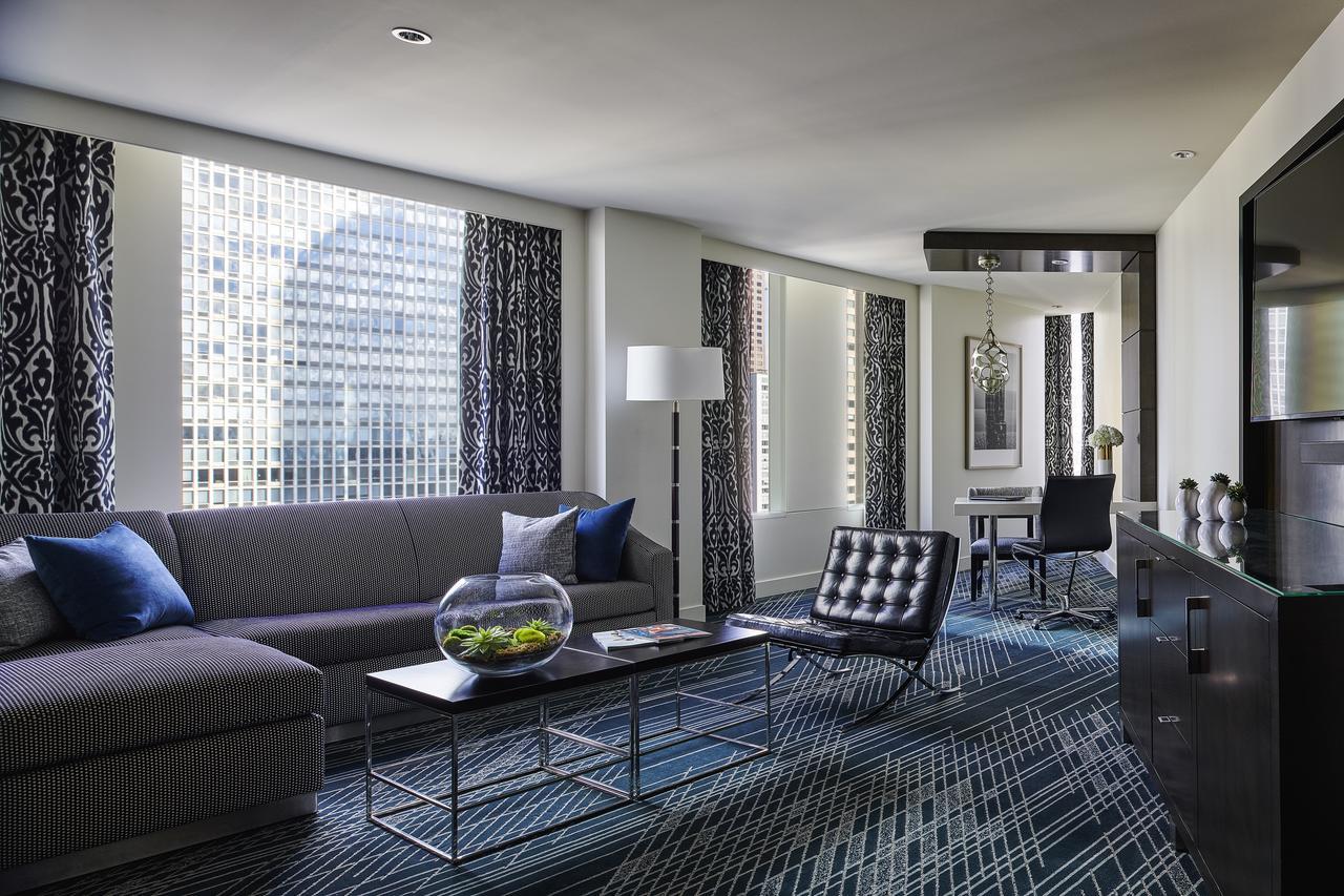 Sofitel Chicago Magnificent Mile Hotel Buitenkant foto A suite at the London InterContinental